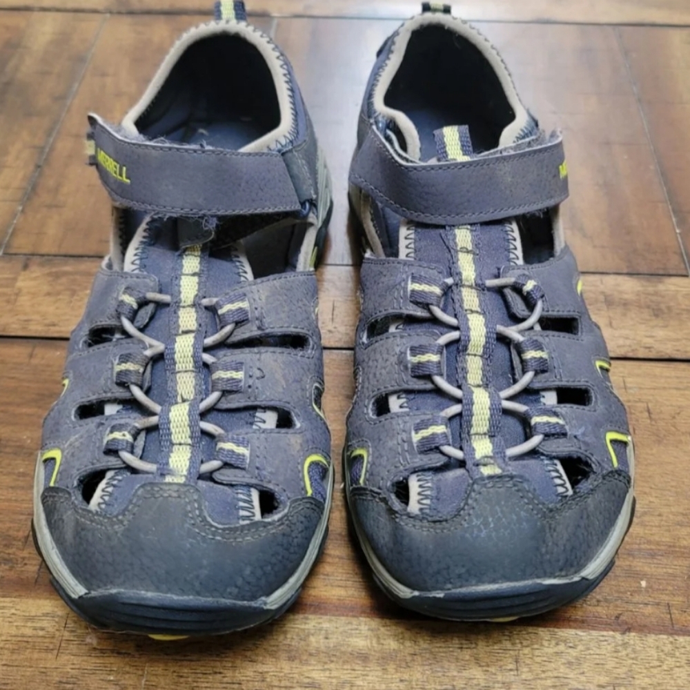 Youth Merrel Size 6W